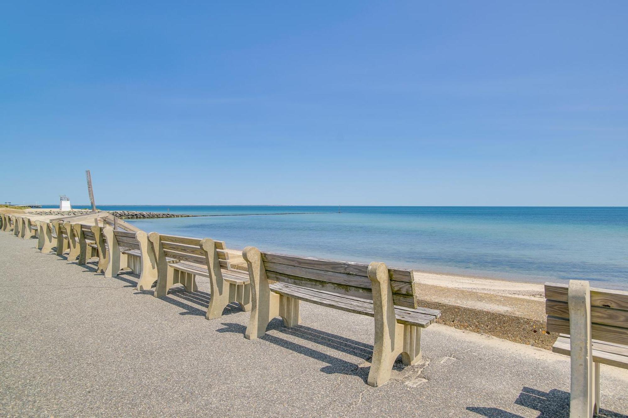 Breezy Oak Bluffs Condo - Steps To Inkwell Beach! エクステリア 写真