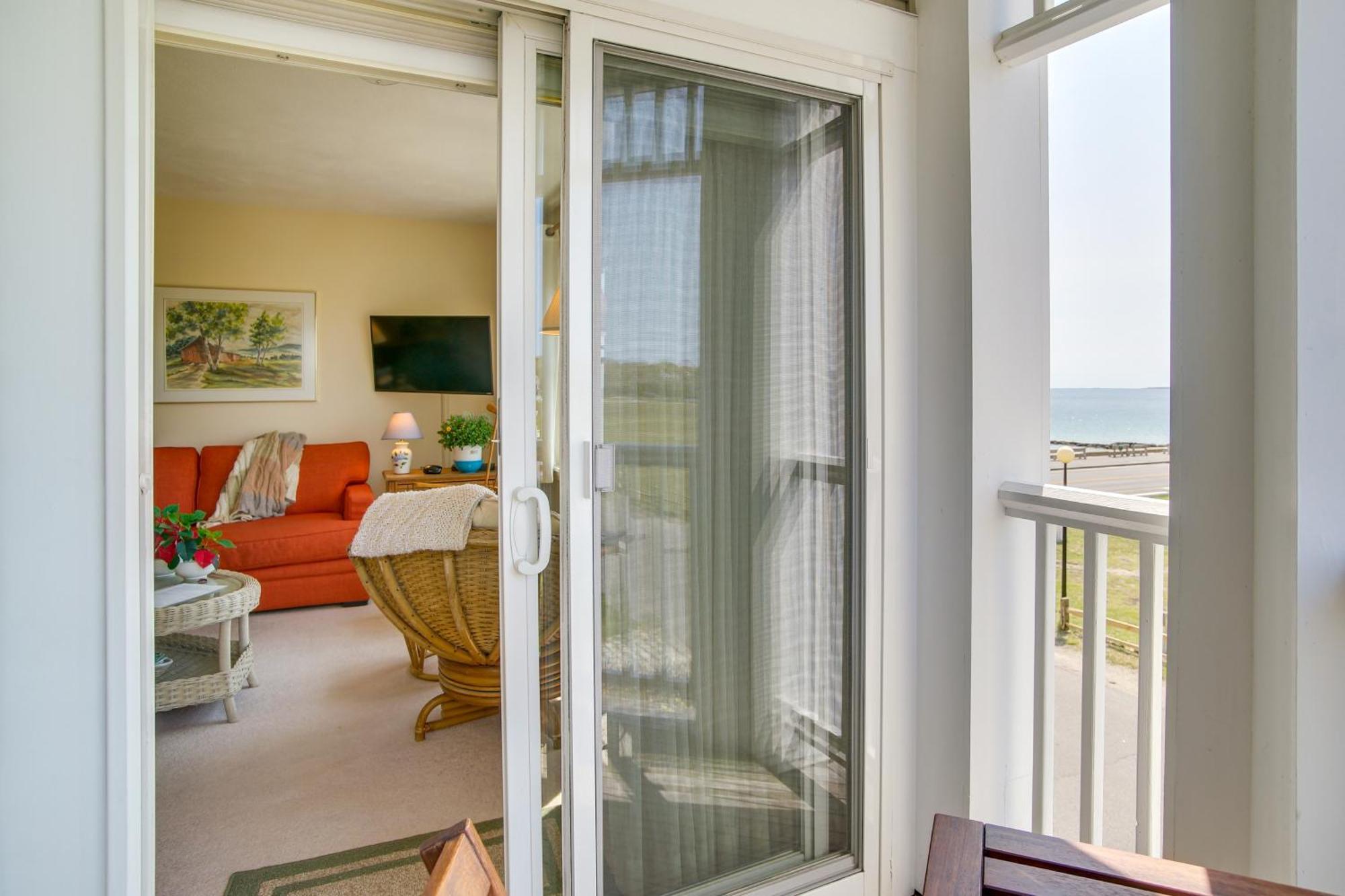Breezy Oak Bluffs Condo - Steps To Inkwell Beach! エクステリア 写真