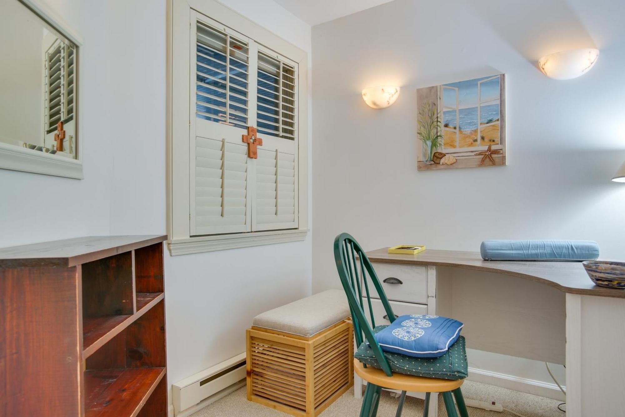 Breezy Oak Bluffs Condo - Steps To Inkwell Beach! エクステリア 写真
