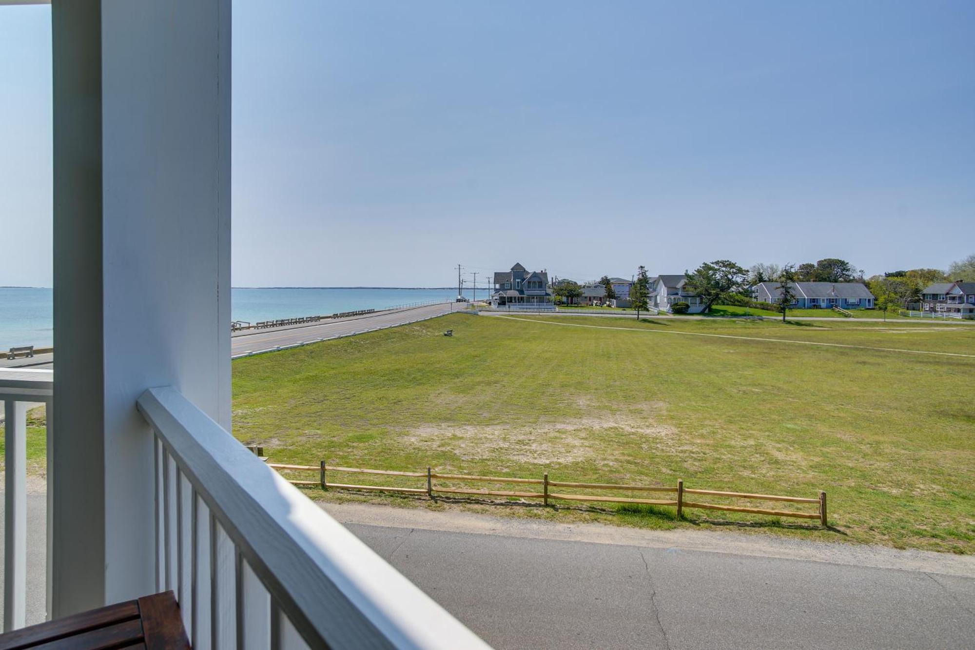 Breezy Oak Bluffs Condo - Steps To Inkwell Beach! エクステリア 写真