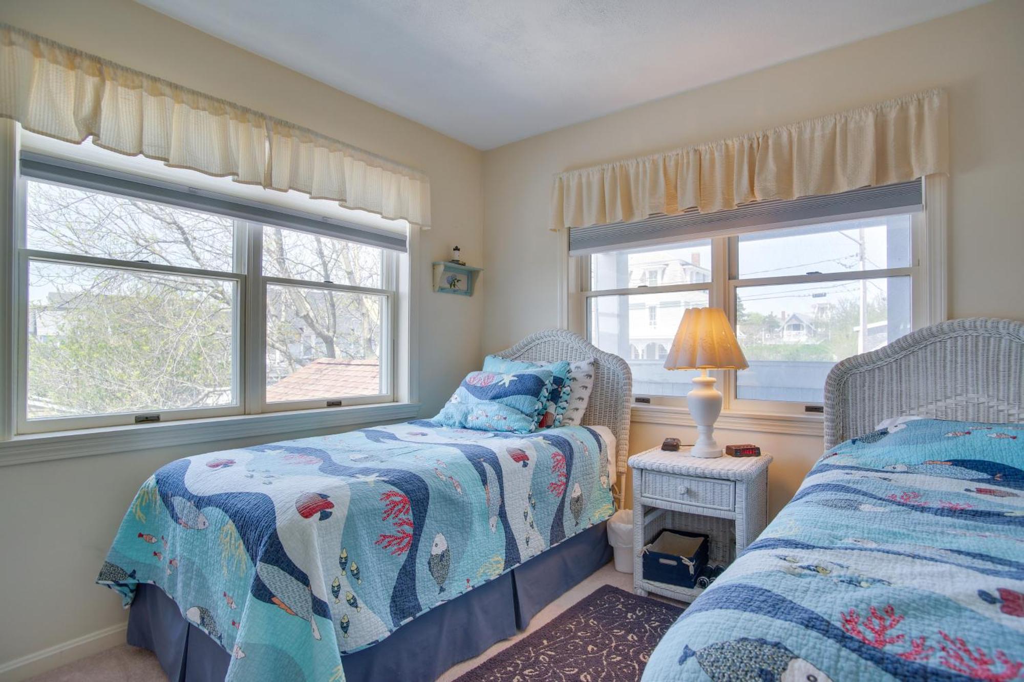 Breezy Oak Bluffs Condo - Steps To Inkwell Beach! エクステリア 写真
