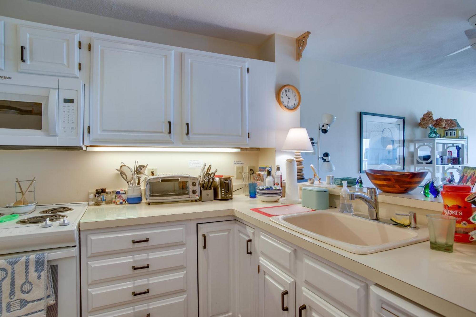 Breezy Oak Bluffs Condo - Steps To Inkwell Beach! エクステリア 写真