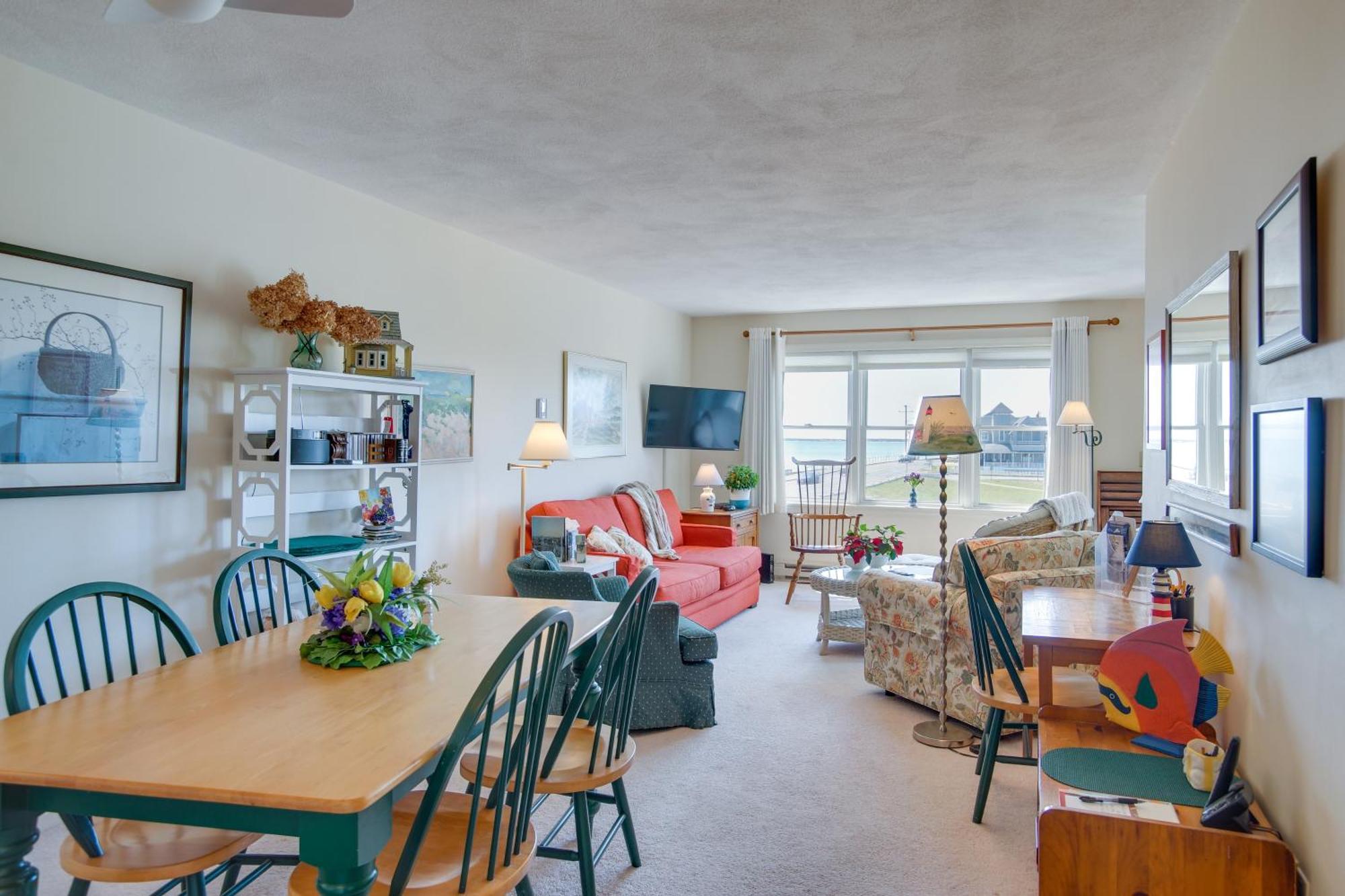 Breezy Oak Bluffs Condo - Steps To Inkwell Beach! エクステリア 写真