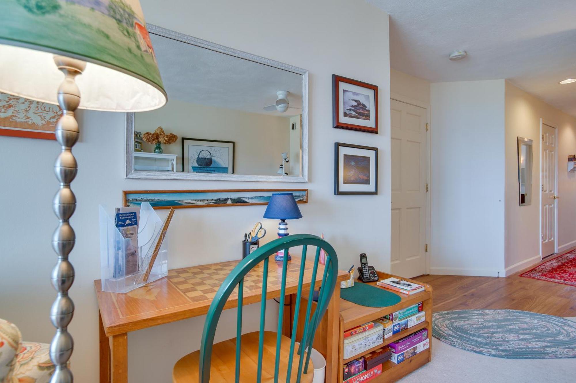 Breezy Oak Bluffs Condo - Steps To Inkwell Beach! エクステリア 写真