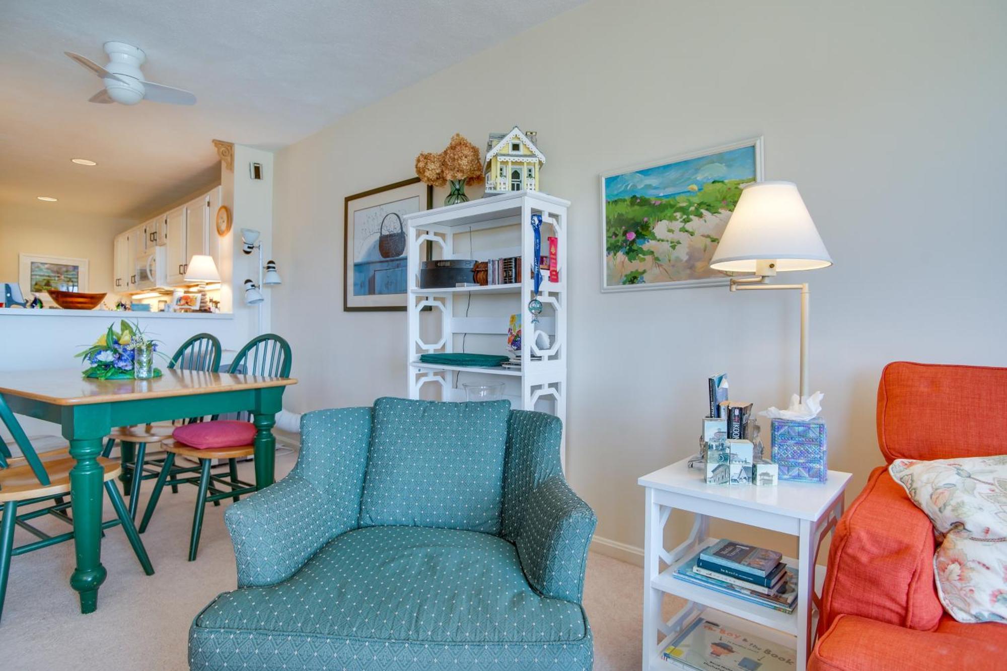 Breezy Oak Bluffs Condo - Steps To Inkwell Beach! エクステリア 写真