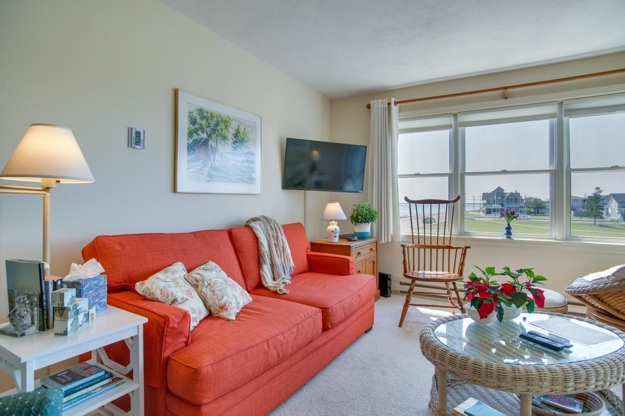 Breezy Oak Bluffs Condo - Steps To Inkwell Beach! エクステリア 写真