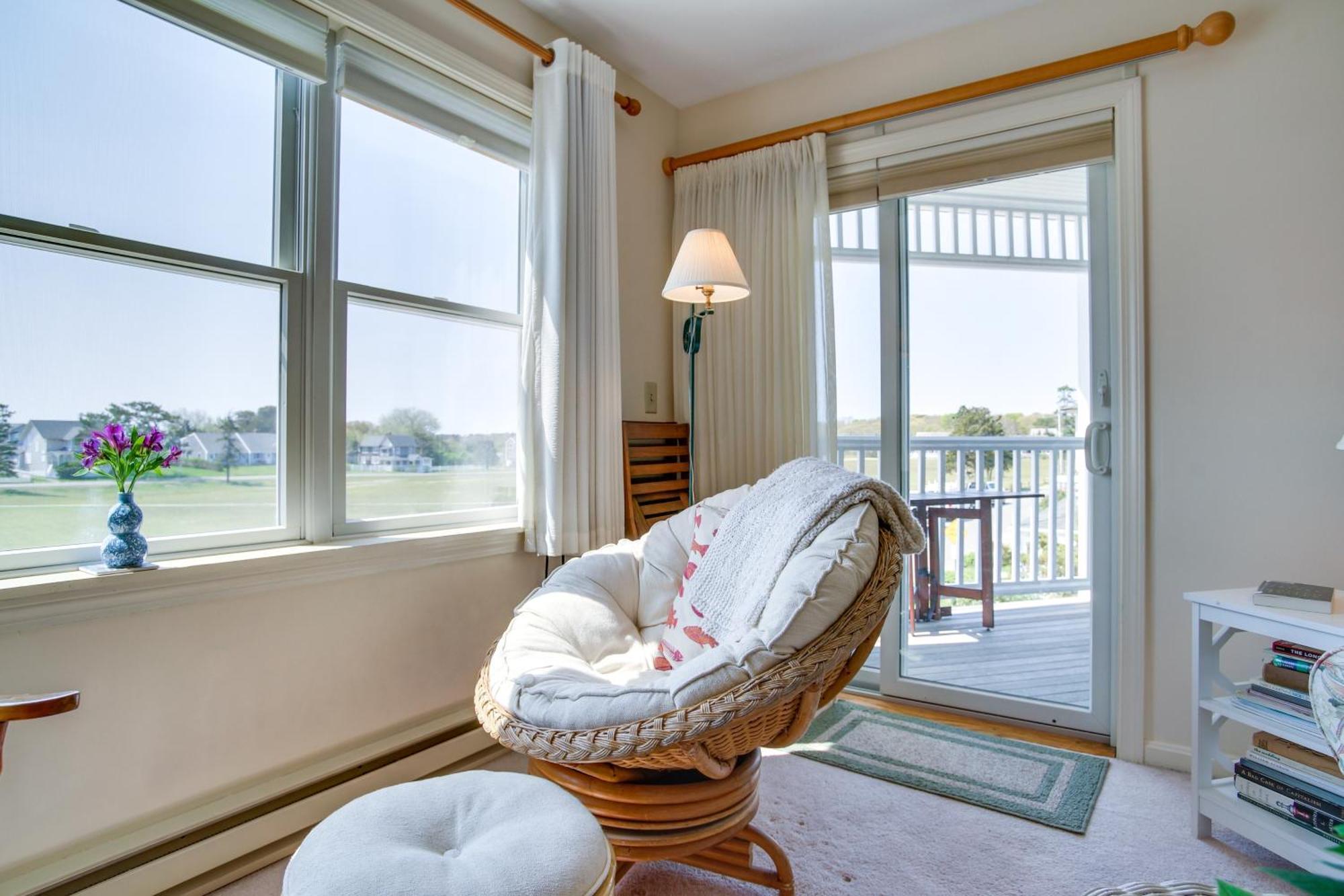 Breezy Oak Bluffs Condo - Steps To Inkwell Beach! エクステリア 写真